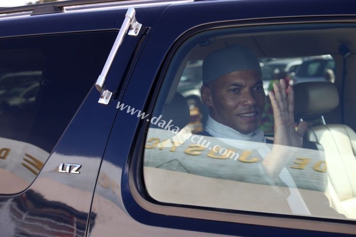 En images, Karim Wade à sa sortie du bureau du Doyen des juges.