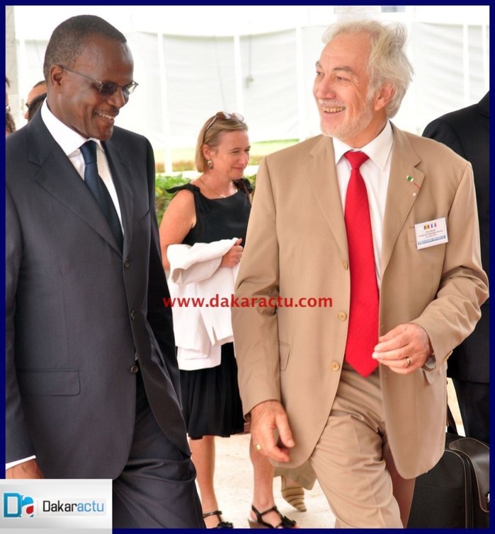 Ousmane Tanor Dieng est sur ces images en compagnie de Gérard Sénac, Président Directeur Général du Groupe Eiffage Sénégal