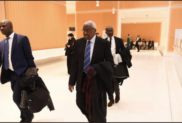 Tribunal de Paris : Lamine Diack condamné à 4 ans de prison dont 2 avec sursis et une amende de 500.000 euros.