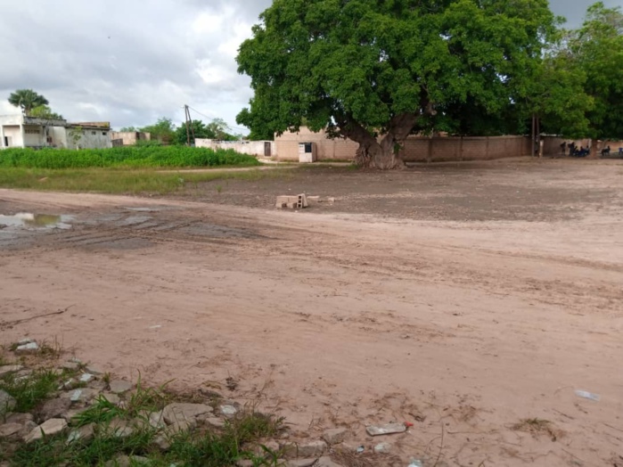 Thiès / Inondations : Des populations de Poniène remercient leur bienfaiteur Habib Niang. Thiès / Inondations : Des populations de Poniène remercient leur bienfaiteur Habib Niang.