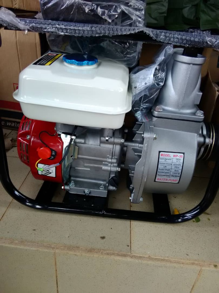 KOLDA INONDÉE / Mame Boye Diao dépêche motopompes, pulvérisateurs, bottes et combinaisons. KOLDA INONDÉE / Mame Boye Diao dépêche motopompes, pulvérisateurs, bottes et combinaisons.