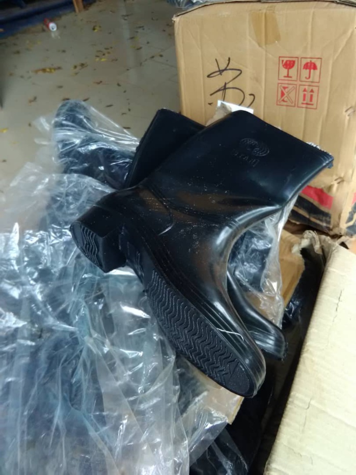 KOLDA INONDÉE / Mame Boye Diao dépêche motopompes, pulvérisateurs, bottes et combinaisons. KOLDA INONDÉE / Mame Boye Diao dépêche motopompes, pulvérisateurs, bottes et combinaisons.