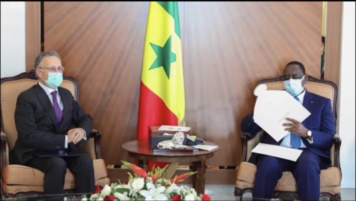 Palais : Cinq nouveaux ambassadeurs accrédités remettent leurs lettres de créances au Chef de l’État. Palais : Cinq nouveaux ambassadeurs accrédités remettent leurs lettres de créances au Chef de l’État.