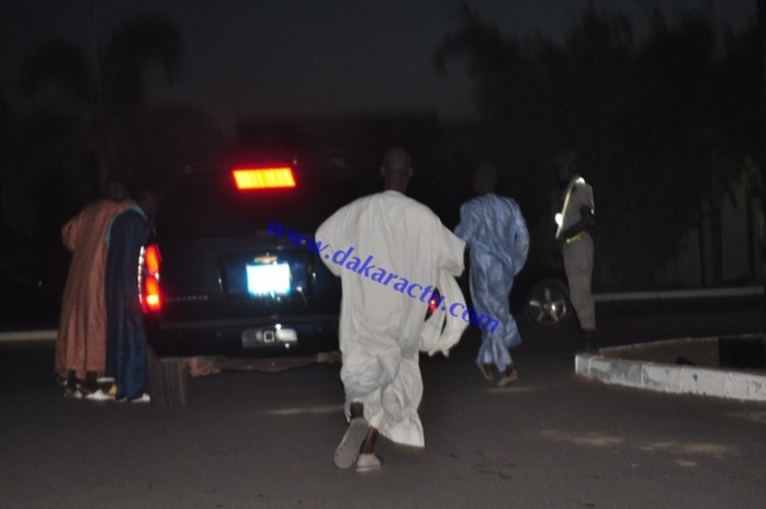 Le véhicule de Karim Wade assailli par des invités à sa sortie du King Fahd Palace.