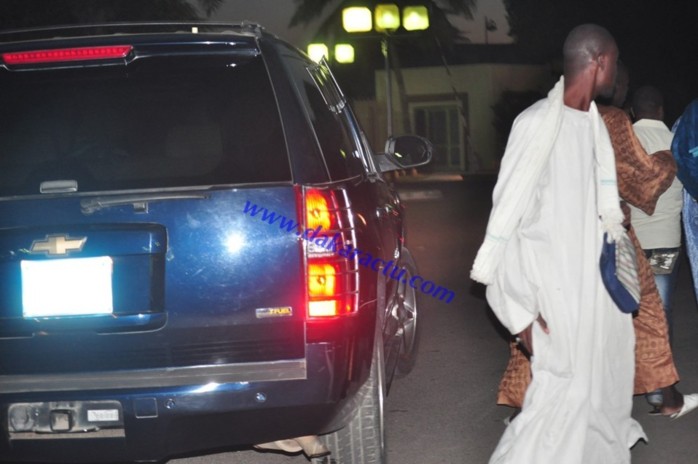 Le véhicule de Karim Wade assailli par des invités à sa sortie du King Fahd Palace.