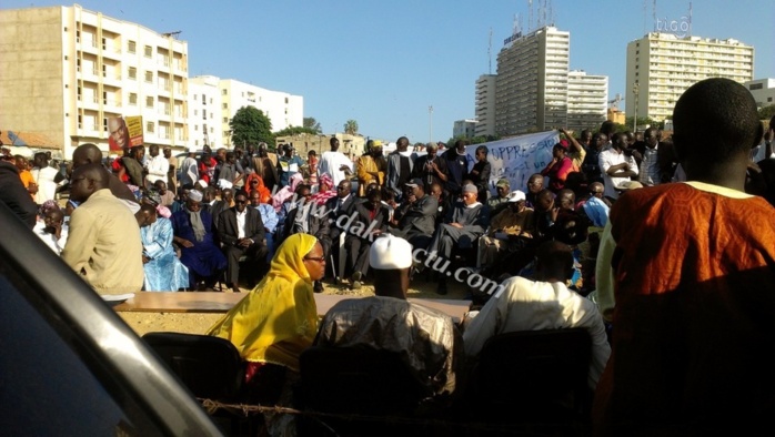 Les images de la réunion du comité directeur du Pds transposée devant le Palais de Justice de Dakar