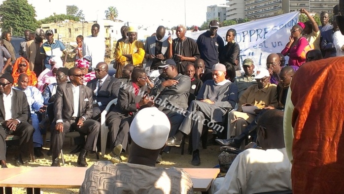 Les images de la réunion du comité directeur du Pds transposée devant le Palais de Justice de Dakar