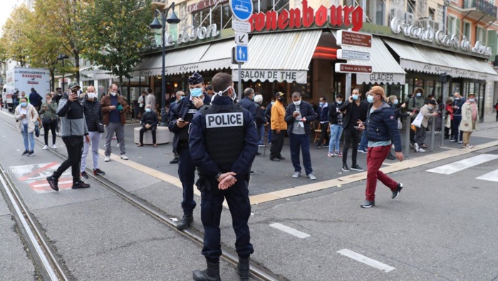 ATTAQUE AU COUTEAU À NICE : Le plan Vigipirate relevé au niveau « urgence attentat » partout en France.