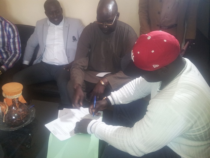 Les images de la signature du contrat entre ABC (Aziz Business Company ...