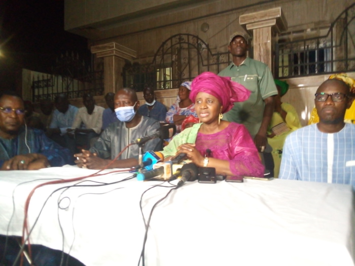 Reconduite dans le nouveau gouvernement : Mariama Sarr remercie le président Macky Sall et salue son esprit d'ouverture. Reconduite dans le nouveau gouvernement : Mariama Sarr remercie le président Macky Sall et salue son esprit d'ouverture.