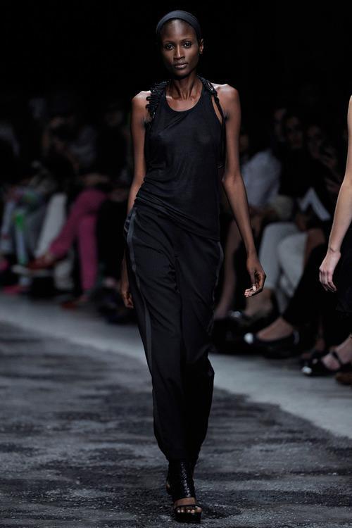 Aminata Niaria au AF VANDEVORST SS 2012