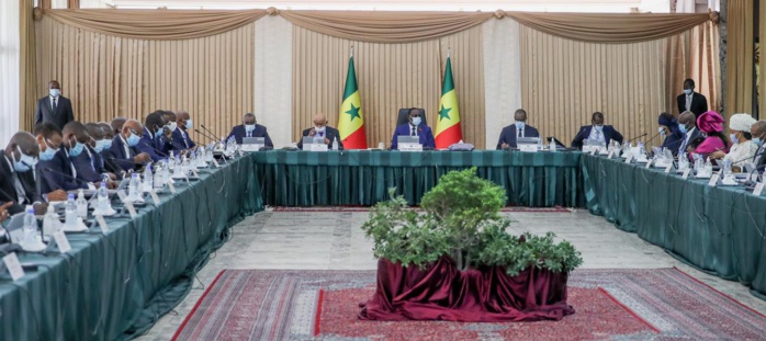 SÉNÉGAL : Les images du premier conseil des ministres du nouveau gouvernement.