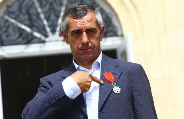 Trois fois d’affilée champion du Sénégal, Badara Sarr ancien joueur puis entraîneur de l’AS Douane, se verrait bien à côté du français Alain Giresse.