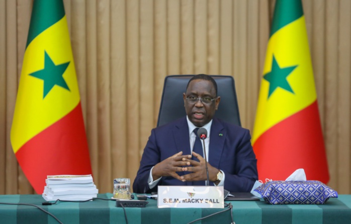 Programme décennal de lutte contre les inondations : Le président Macky Sall a reçu le rapport de la Mission d'information de l'Assemblée Nationale. Programme décennal de lutte contre les inondations : Le président Macky Sall a reçu le rapport de la Mission d'information de l'Assemblée Nationale.