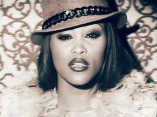 Eve : De retour après 11 ans d'absence, la chanteuse a ''une faim de lion''