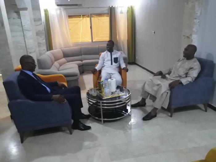 Médiation politique : Ousmane Sonko réconcilie Me Moussa Diop et Barthélémy Dias Médiation politique : Ousmane Sonko réconcilie Me Moussa Diop et Barthélémy Dias