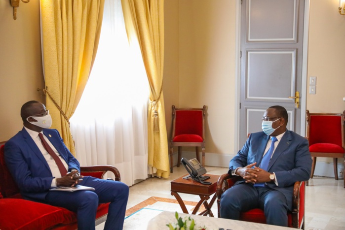 Candidature à la présidence à la CAF : Le président Macky Sall reçoit Me Augustin Senghor. Candidature à la présidence à la CAF : Le président Macky Sall reçoit Me Augustin Senghor.