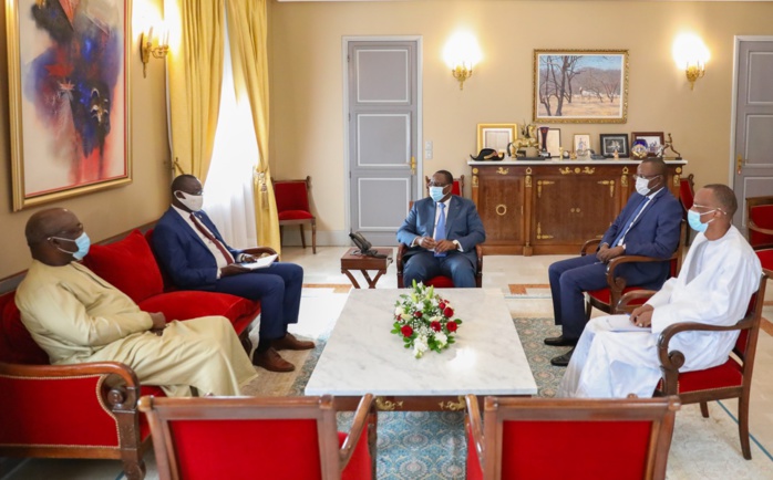 Candidature à la présidence à la CAF : Le président Macky Sall reçoit Me Augustin Senghor. Candidature à la présidence à la CAF : Le président Macky Sall reçoit Me Augustin Senghor.