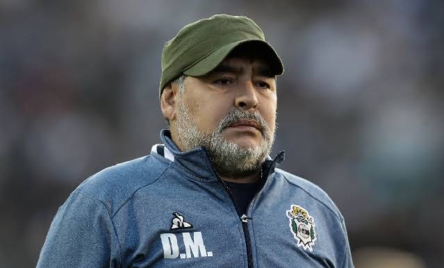 Décès de la légende du football Diego Maradona.