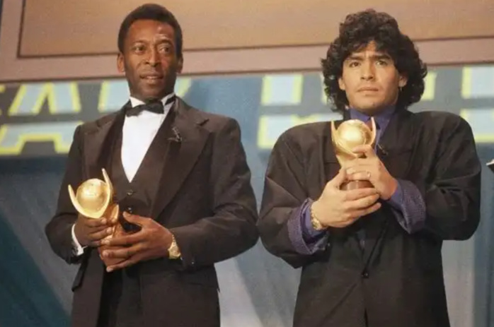 Pelé suite au décès de Maradona : « J'espère qu'on pourra jouer au foot ensemble au ciel... »