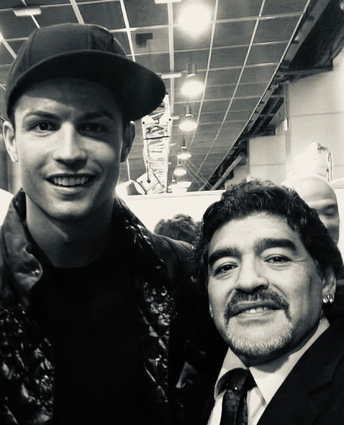 Cristiano Ronaldo suite au décès de Maradona : « Le monde dit au revoir à un génie éternel » Cristiano Ronaldo suite au décès de Maradona : « Le monde dit au revoir à un génie éternel »