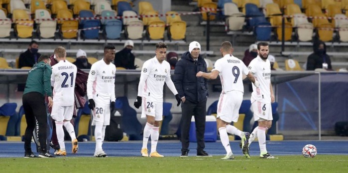 LDC / Phase de poules : Le Real Madrid au bord de l'élimination suite à sa défaite 2-0 contre Shakthar Donetsk. LDC / Phase de poules : Le Real Madrid au bord de l'élimination suite à sa défaite 2-0 contre Shakthar Donetsk.