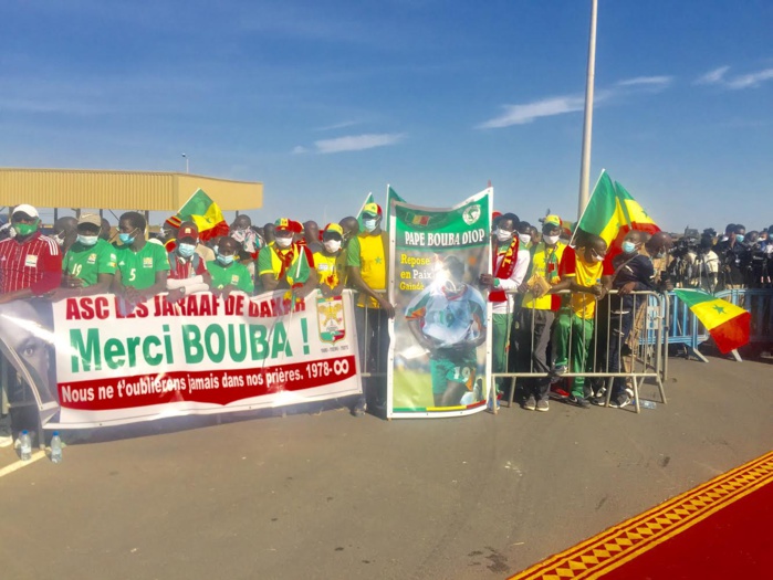 AIBD : L'ASC Jaraaf à l'accueil de la dépouille de Pape Bouba Diop. AIBD : L'ASC Jaraaf à l'accueil de la dépouille de Pape Bouba Diop.