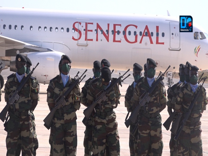 Obsèques Pape Bouba Diop / Revivez les premières images de la cérémonie : El Hadji Diouf, Fadiga, Henry, Me Augustin Senghor et le 12e Gaïndé sur place... Obsèques Pape Bouba Diop / Revivez les premières images de la cérémonie : El Hadji Diouf, Fadiga, Henry, Me Augustin Senghor et le 12e Gaïndé sur place...
