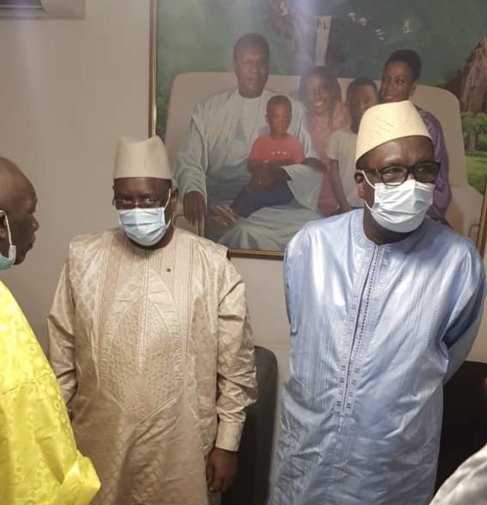 Condoléances : Le président Macky Sall chez Me Ousmane Ngom. Condoléances : Le président Macky Sall chez Me Ousmane Ngom.