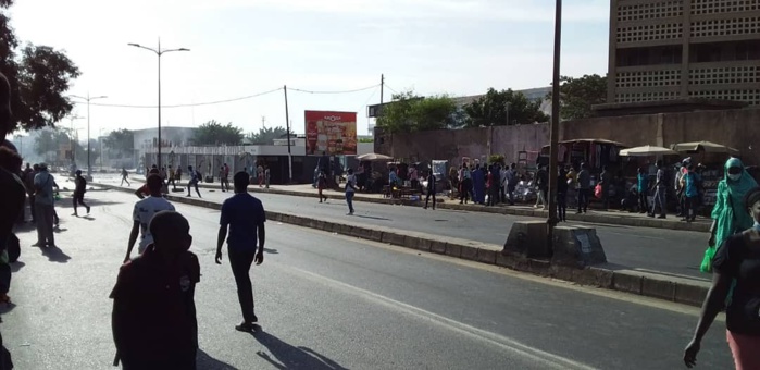UCAD : Affrontements entre étudiants et forces de l’ordre... UCAD : Affrontements entre étudiants et forces de l’ordre...