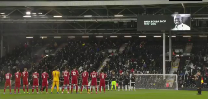 Premier League / Hommage : Pape Bouba Diop à la Une du programme Fulham - Liverpool.