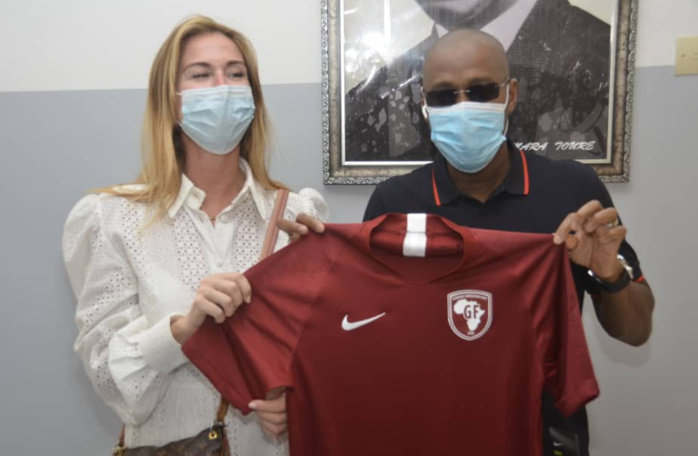Académie Génération Foot : La famille de feu Papa Bouba Diop et le ministre des sports ont visité les lieux, Aron Diop futur pensionnaire. Académie Génération Foot : La famille de feu Papa Bouba Diop et le ministre des sports ont visité les lieux, Aron Diop futur pensionnaire.