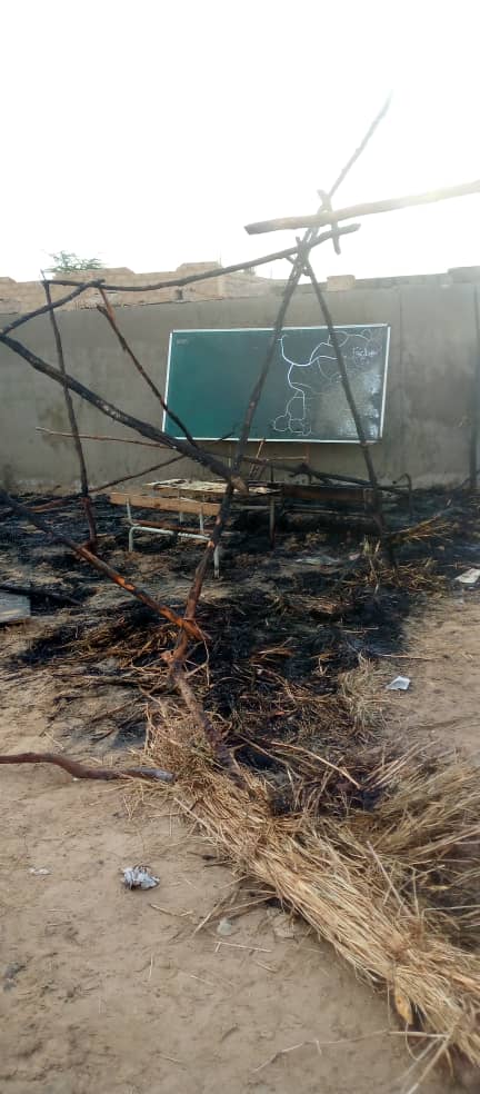 Incendie à l'école élémentaire de Kanda Amady Diakho (Kaolack) : Deux salles de classe emportées par les flammes. Incendie à l'école élémentaire de Kanda Amady Diakho (Kaolack) : Deux salles de classe emportées par les flammes.