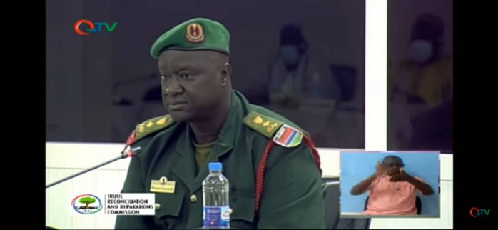 Coup d’État avorté en 2006 en Gambie : le récit glaçant du Colonel Mendy, emprisonné et torturé pendant 10 ans par Yahya Jammeh : « Ils ont pris un fil électrique qu’ils ont mis sur ma tête entourée par un sachet, jusqu’à ce que les sachets fondent »