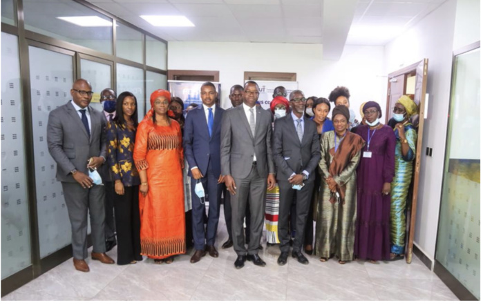 Visite au FDSUT : Yankhoba DIATARA mise sur l’accès universel pour une meilleure inclusion numérique ! Visite au FDSUT : Yankhoba DIATARA mise sur l’accès universel pour une meilleure inclusion numérique !