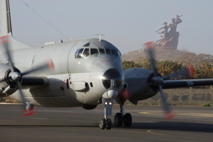 Guerre au Mali : Un avion français sur le tarmac de l'aéroport de Dakar (PHOTOS)