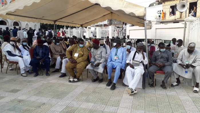 Médina Baye : La dépouille Seyda Mariama Niass vient d'arriver à la grande mosquée.