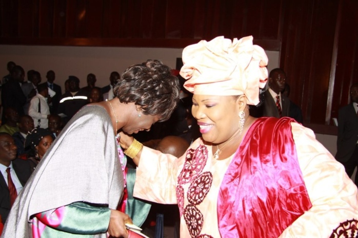 Aminata M'bengue N'diaye, ministre de l'Elevage et Maire de Louga décorée par le Président de la République (IMAGES)
