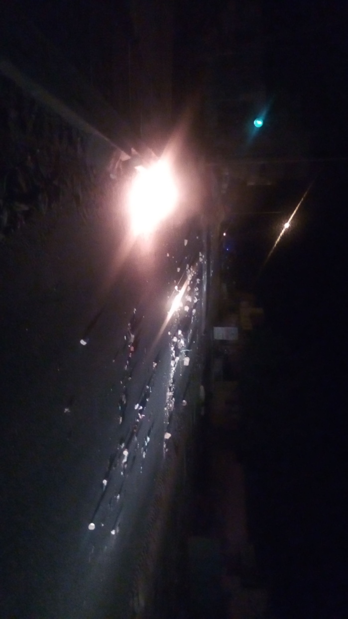 Thiès / Couvre-feu saison 2 : Des jeunes de Médina Fall, Hersent, Angle Serigne Fallou brûlent des pneus sur les routes