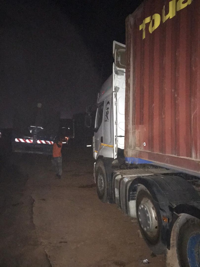 Exportation de l'arachide : Une cinquantaine de camions interceptée au pont Noirot de Kaolack, à Sanguil et à Dinguiraye. Exportation de l'arachide : Une cinquantaine de camions interceptée au pont Noirot de Kaolack, à Sanguil et à Dinguiraye.