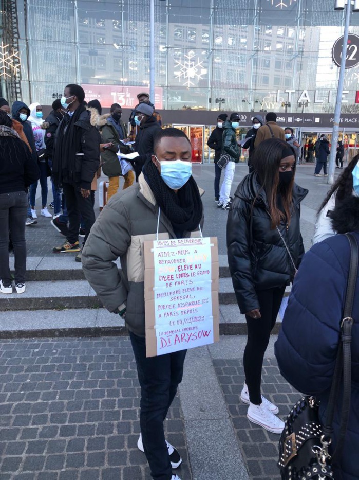 Diary Sow portée disparue à Paris : Les étudiants en France investissent les rues pour retrouver la meilleure élève du Sénégal. Diary Sow portée disparue à Paris : Les étudiants en France investissent les rues pour retrouver la meilleure élève du Sénégal.