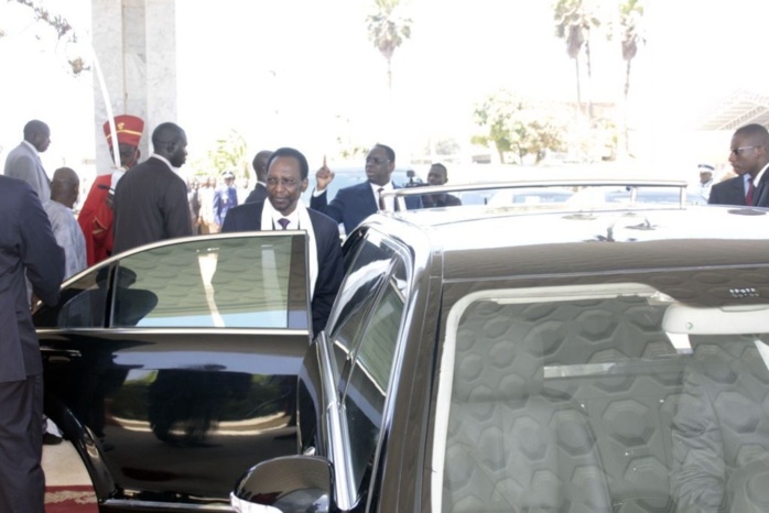 Les images de l'arrivée du président par intérim du Mali à Dakar , Mr Dioncounda Traoré