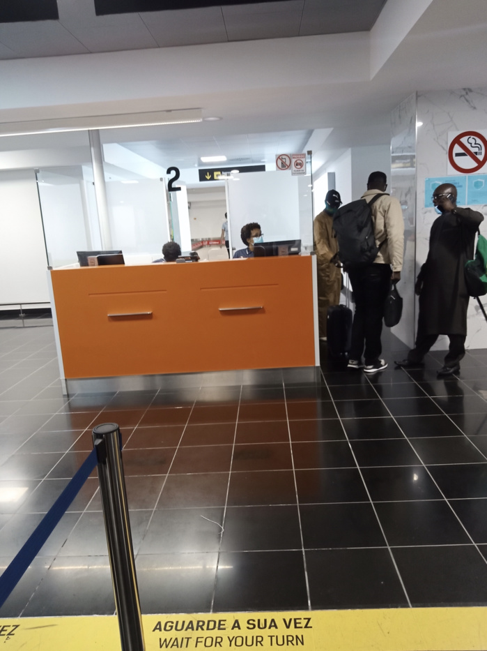Cap-Vert / Taxe aéroportuaire : La presse sportive Sénégalaise bloquée à l'aéroport de Praia durant plusieurs minutes... Cap-Vert / Taxe aéroportuaire : La presse sportive Sénégalaise bloquée à l'aéroport de Praia durant plusieurs minutes...