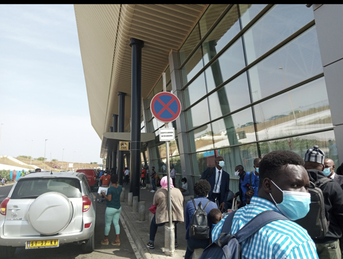 Cap-Vert / Taxe aéroportuaire : La presse sportive Sénégalaise bloquée à l'aéroport de Praia durant plusieurs minutes...