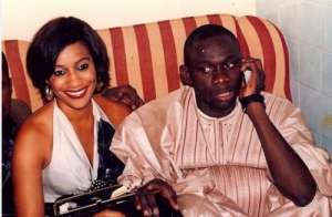Pour son concert du Zénith: Pape Diouf  et sa femme,  se sont envolés pour Paris