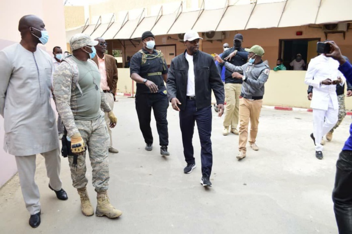 Manifestations pro Sonko : le leader de Pastef s'est rendu au CTO pour rendre visite à l’un de ses militants. Manifestations pro Sonko : le leader de Pastef s'est rendu au CTO pour rendre visite à l’un de ses militants.