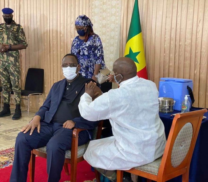 Covid-19 : Le président Macky Sall s’est fait vacciner.