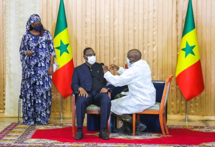 Macky Sall après s'être vacciné : « Si les gens ne prennent pas le vaccin, je vais les offrir aux autres pays Africains »