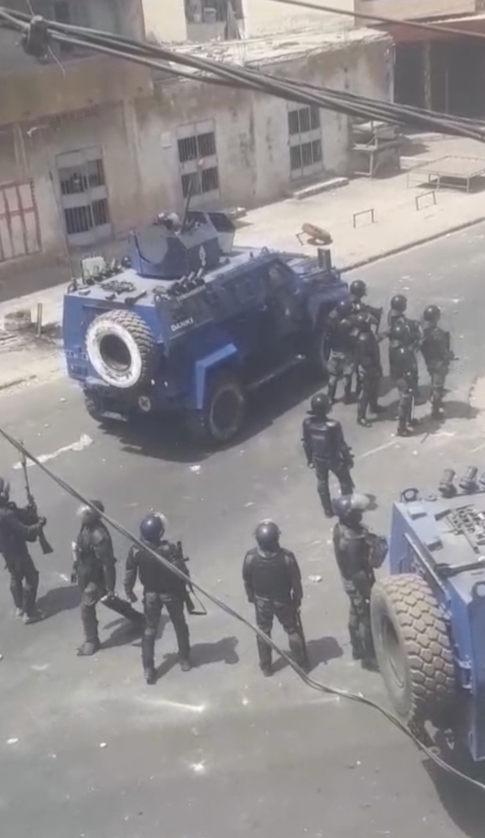 Urgent : Des manifestations devant la brigade de Colobane. Urgent : Des manifestations devant la brigade de Colobane.