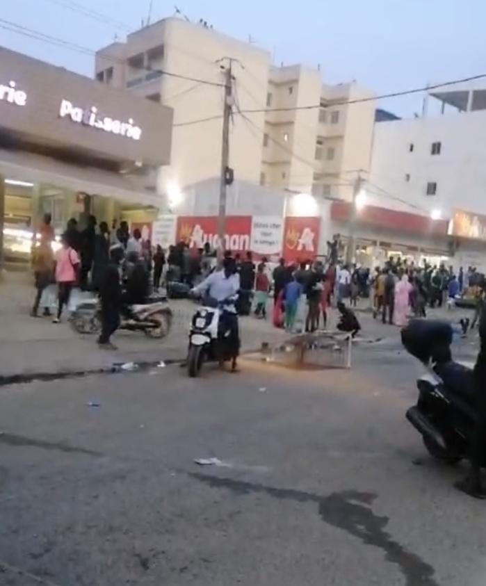 Manifestations : Le magasin de Auchan Nord Foire pillé...